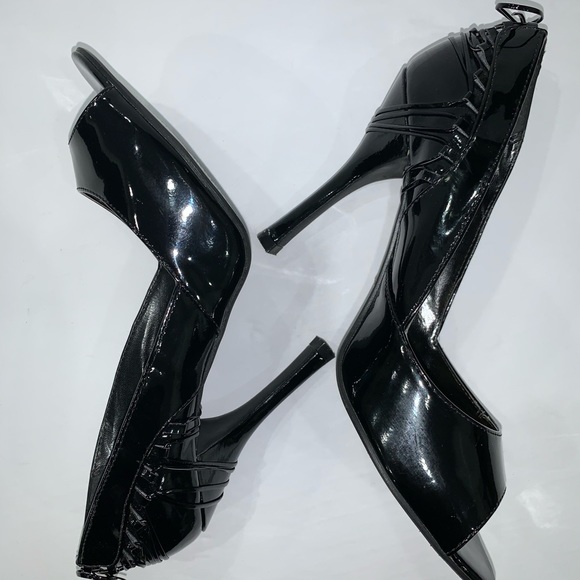 Delicious Black Patent Leather Heels - Picture 1 of 6